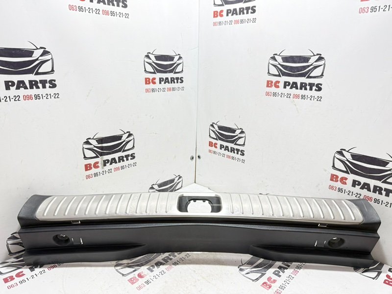 Накладка замка багажника Kia Sportage 2017 85770D9500 Б/У