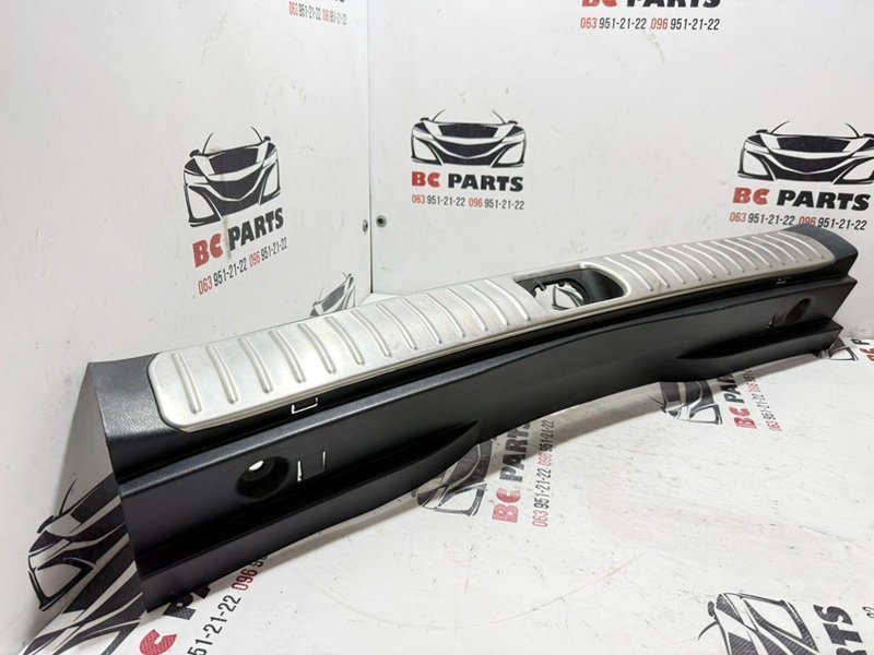 Накладка замка багажника Kia Sportage