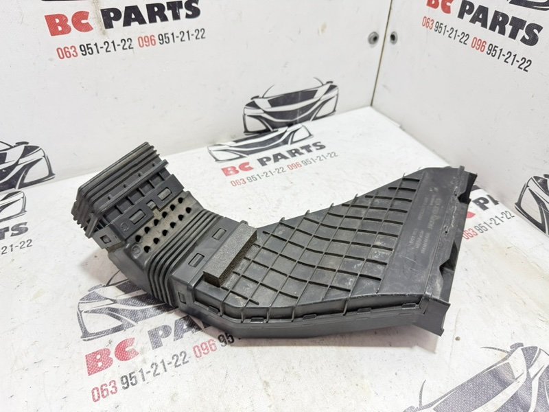 Патрубок воздушного фильтра Kia Sportage 2017 28210D3100 Б/У