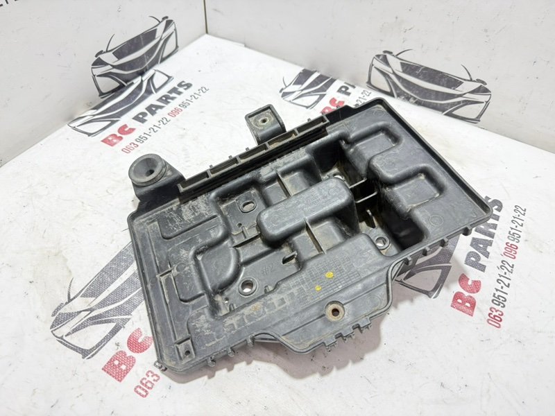 Подставка под аккумулятор Kia Sportage 2017 37150D3100 Б/У