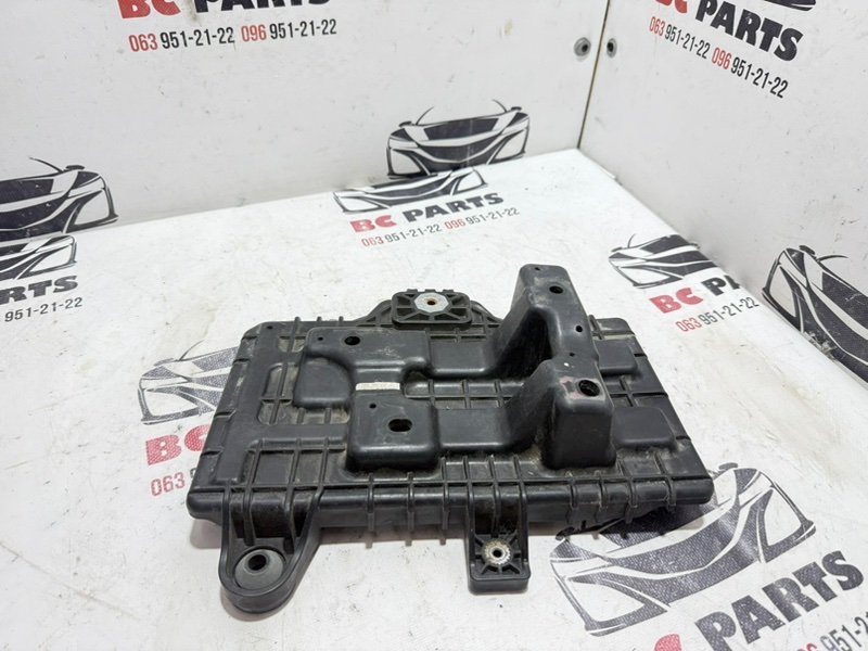 Подставка под аккумулятор Sportage 2017