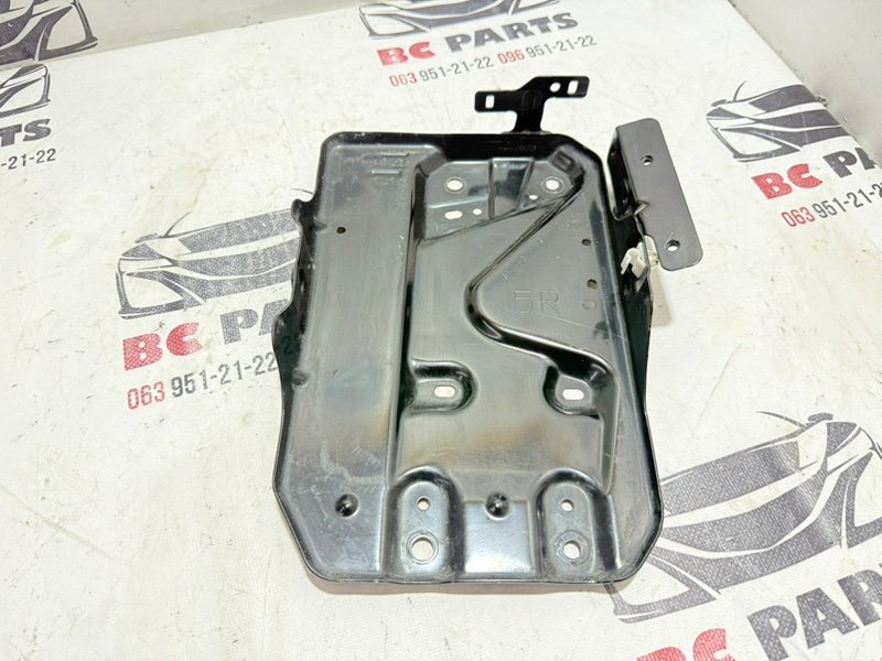 Подставка под аккумулятор Nissan Kicks 2021 1.6 F4860-5VDMH Б/У