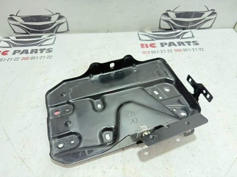 Подставка под аккумулятор Nissan Kicks 1.6