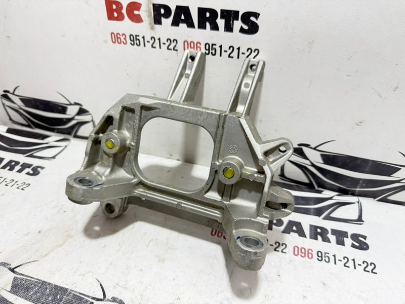 Кронштейн двигателя левый Nissan Kicks 1.6