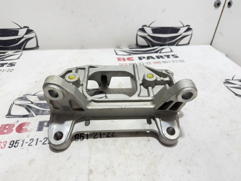 Кронштейн двигателя левый Kicks 2021 1.6