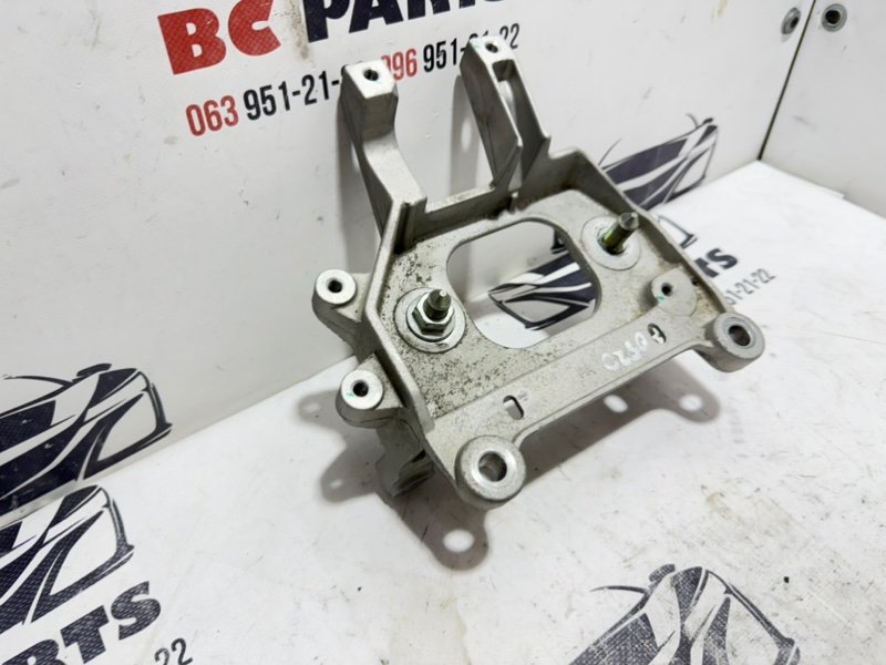 Кронштейн двигателя левый Kicks 2021 1.6