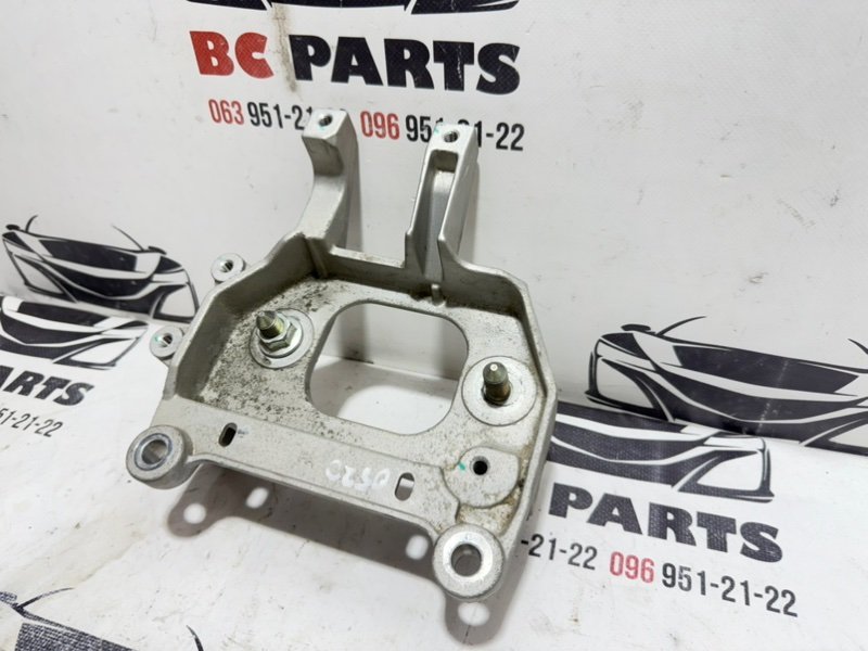 Кронштейн двигателя левый Kicks 2021 1.6