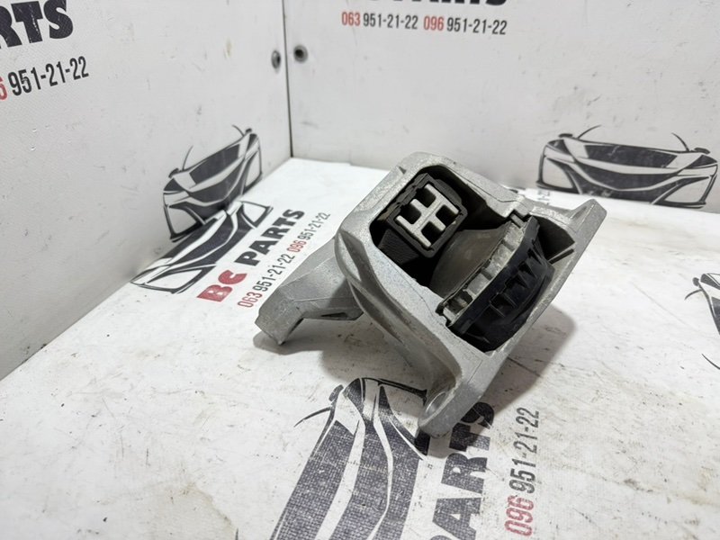 Подушка двигателя правая Nissan Kicks 1.6