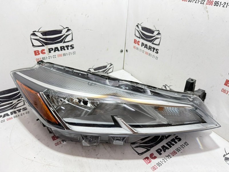 Запчасть фара галогеновая правая Nissan Kicks 2021 1.6 26010-5R00A Б/У Фара галогеновая правая Nissan Kicks 2021 1.6 26010-5R00A Б/У