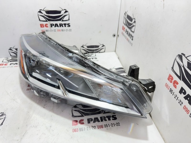 Фара галогеновая правая Nissan Kicks 1.6 Фара галогеновая правая Nissan Kicks 1.6