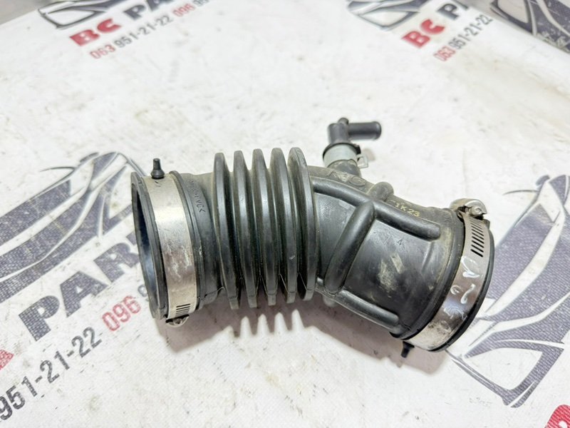 Патрубок воздушного фильтра Nissan Kicks 2021 1.6 16576-5EA0A Б/У