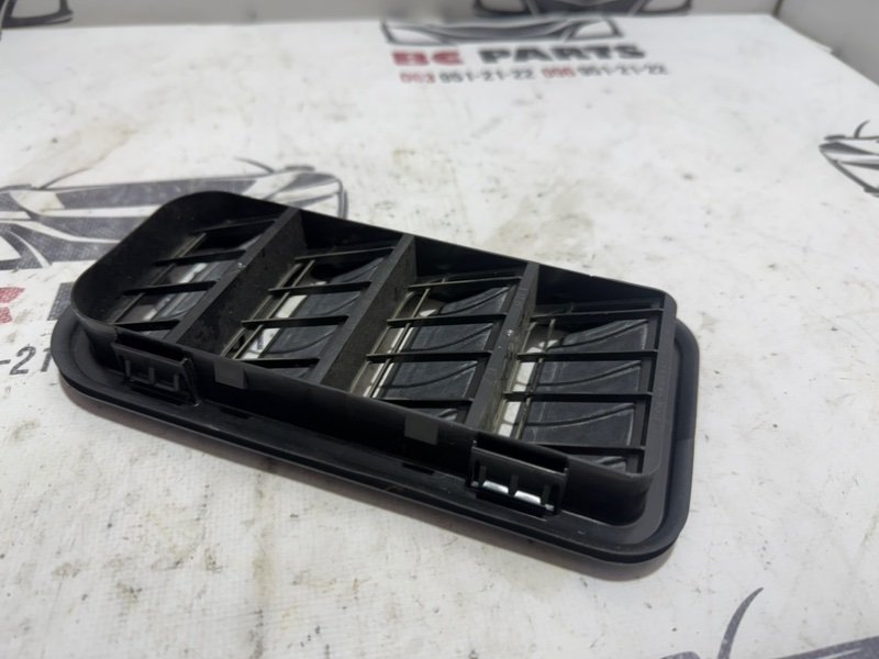 Решетка вентиляционная задняя правая Tiguan 2020 2.0