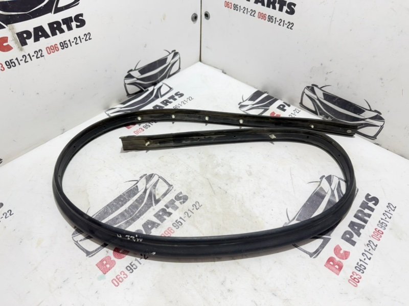 Уплотнитель кузова правый Volkswagen Tiguan 2020 2.0 5nn837120 Б/У