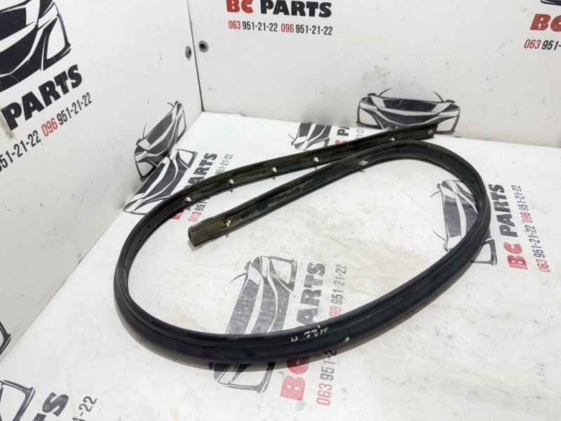 Уплотнитель кузова правый Volkswagen Tiguan 2.0