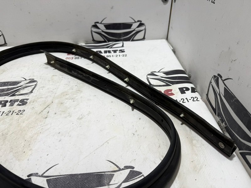 Уплотнитель кузова правый Tiguan 2020 2.0