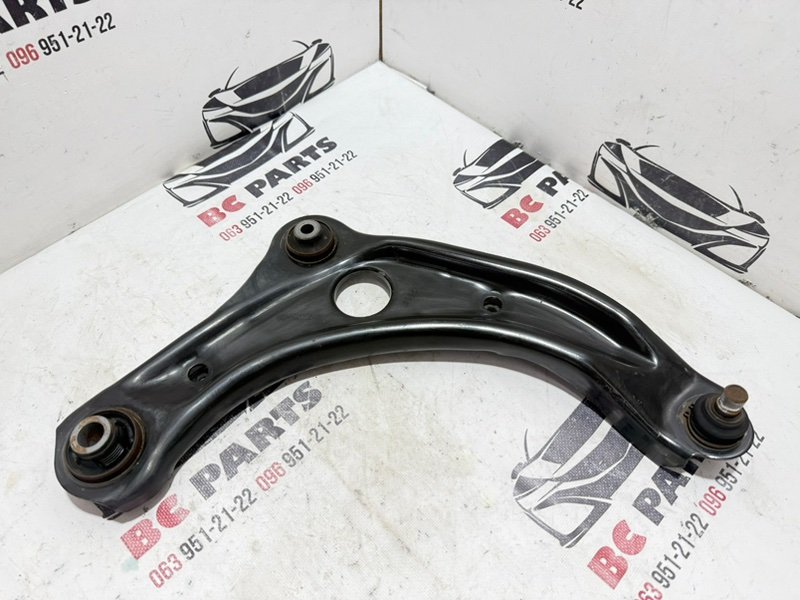 Рычаг подвески нижний передний правый Nissan Kicks 2021 1.6 54500-5RL1B Б/У