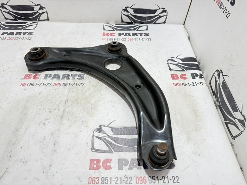 Рычаг подвески нижний передний правый Kicks 2021 1.6