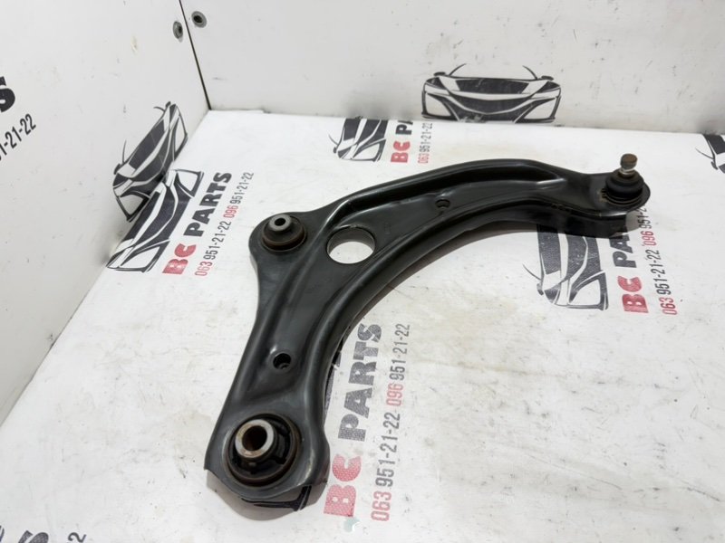 Рычаг подвески нижний передний правый Nissan Kicks 1.6