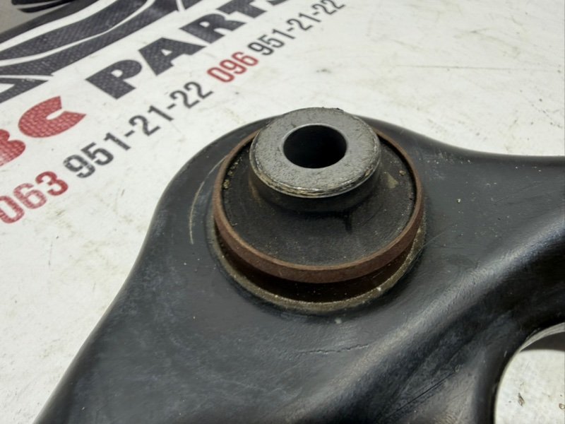 Рычаг подвески нижний передний правый Kicks 2021 1.6