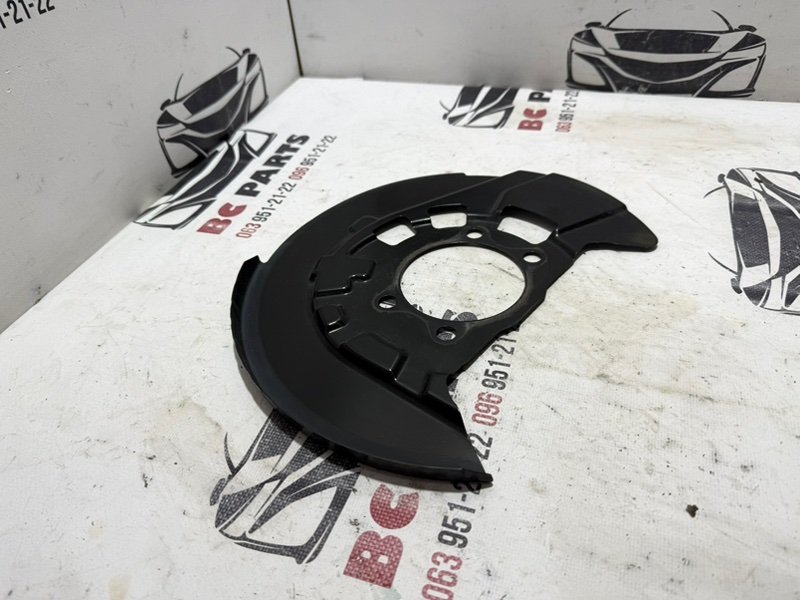 Защита тормозного диска передняя левая Nissan Rogue T33 2.5