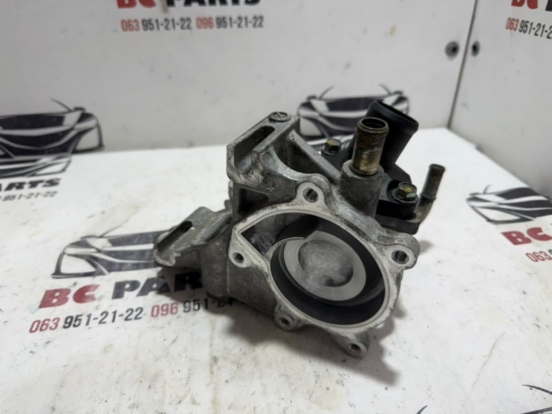 Корпус помпы Nissan Rogue T33 2.5