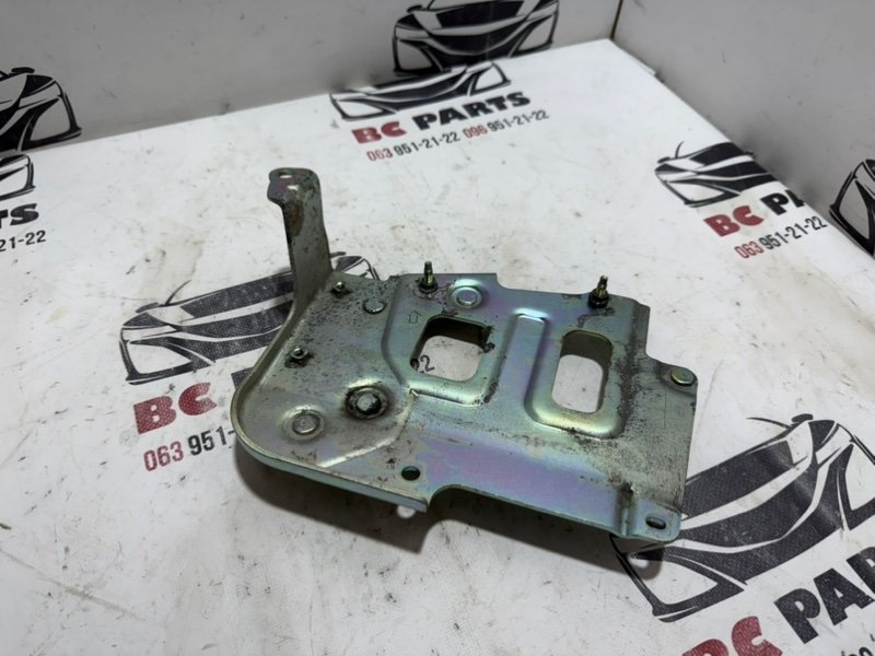 Кронштейн Nissan Rogue T33 2.5