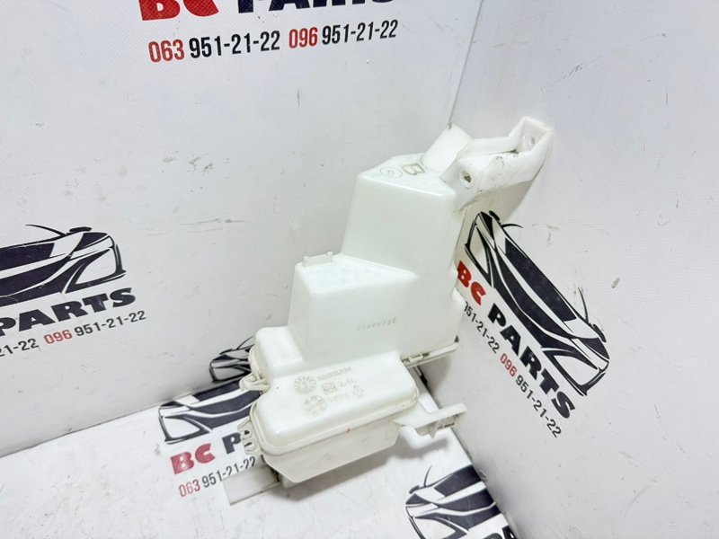 Бачок стеклоомывателя Nissan Rogue T33 2.5