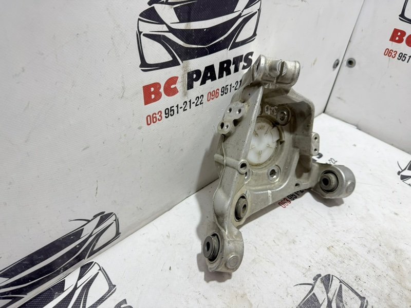 Цапфа задняя правая Rogue 2021 T33 2.5 Цапфа задняя правая Rogue 2021 T33 2.5