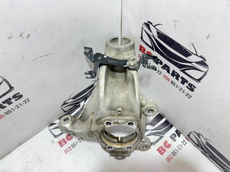 Кулак поворотный передний правый Rogue 2021 T33 2.5