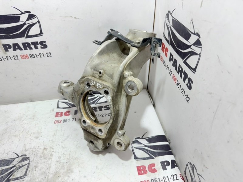 Кулак поворотный передний правый Rogue 2021 T33 2.5