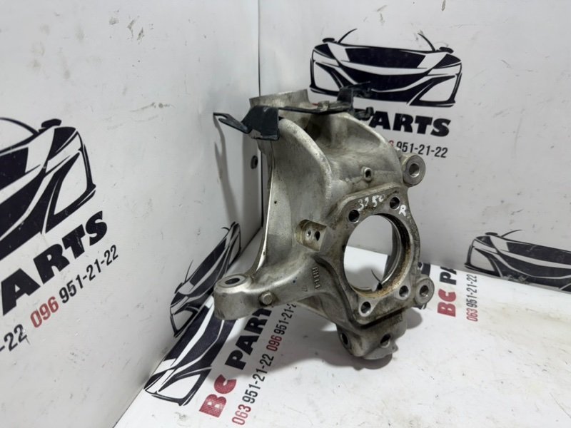 Кулак поворотный передний правый Rogue 2021 T33 2.5