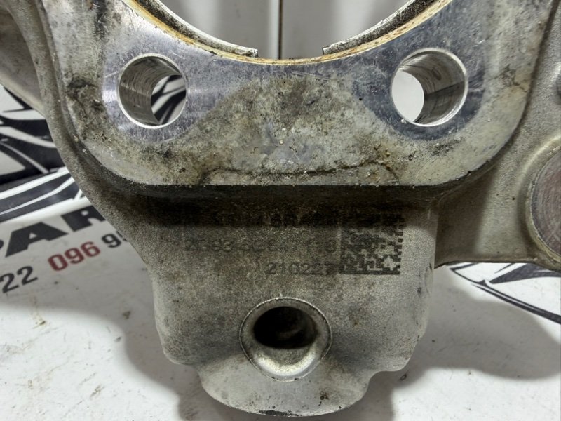 Кулак поворотный передний правый Rogue 2021 T33 2.5