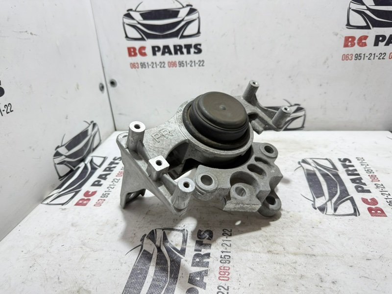 Подушка двигателя левая Rogue 2021 T33 2.5