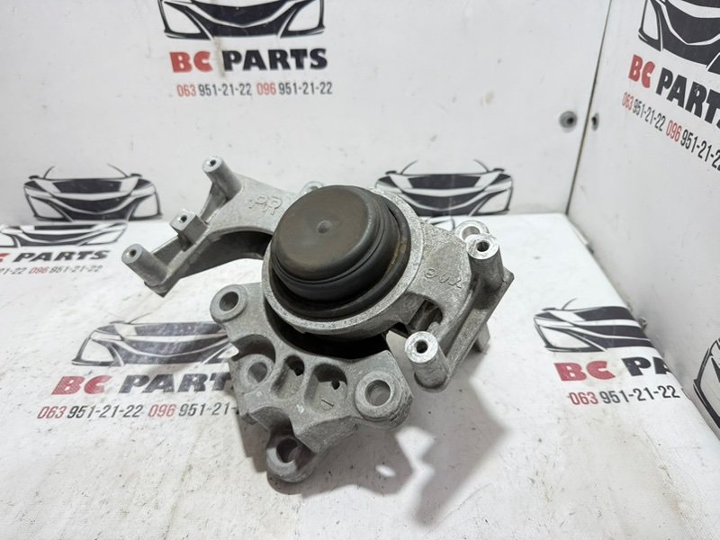 Подушка двигателя левая Nissan Rogue T33 2.5