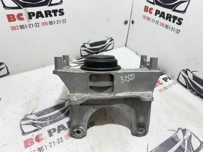 Подушка двигателя левая Rogue 2021 T33 2.5