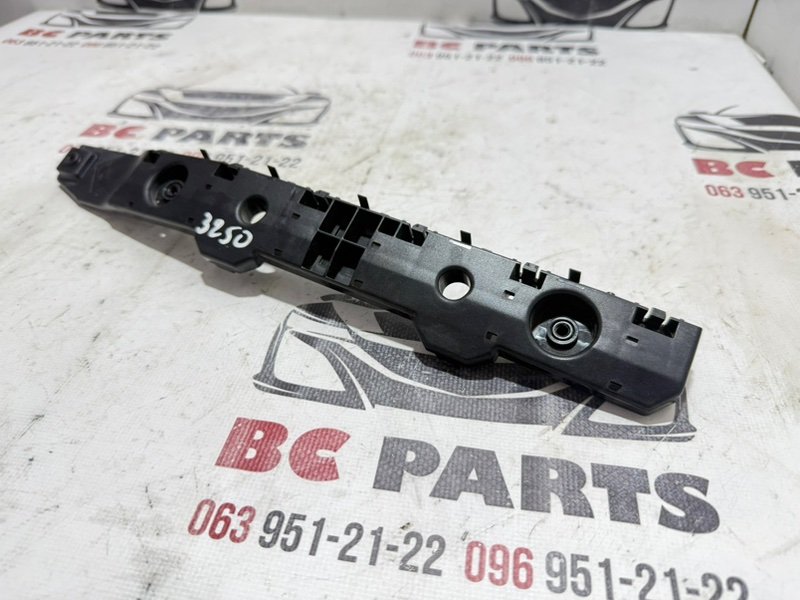 Направляющая бампера задняя левая Rogue 2021 T33 2.5