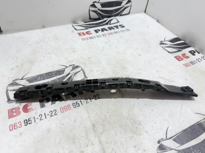 Направляющая бампера задняя левая Rogue 2021 T33 2.5