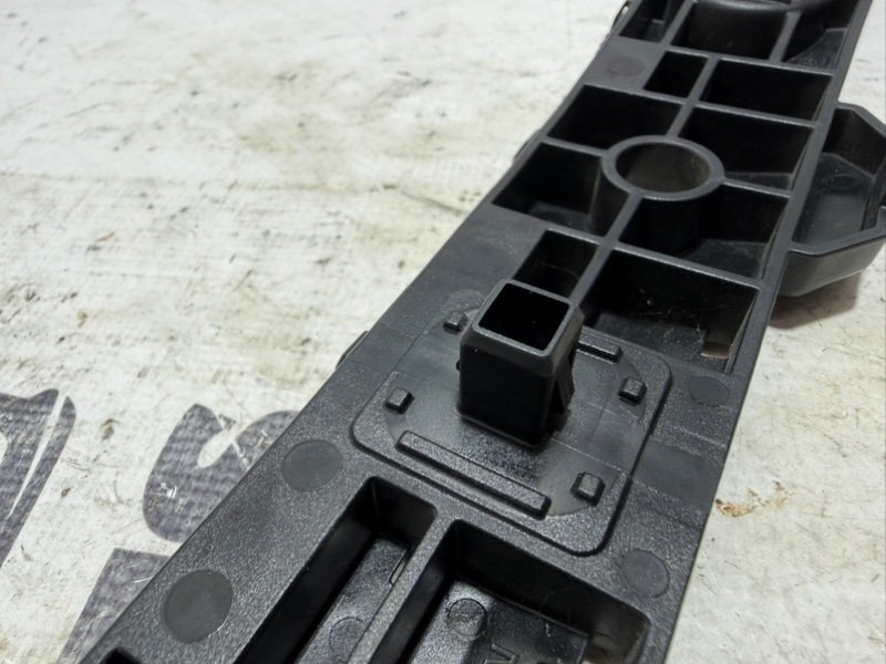 Направляющая бампера задняя левая Rogue 2021 T33 2.5