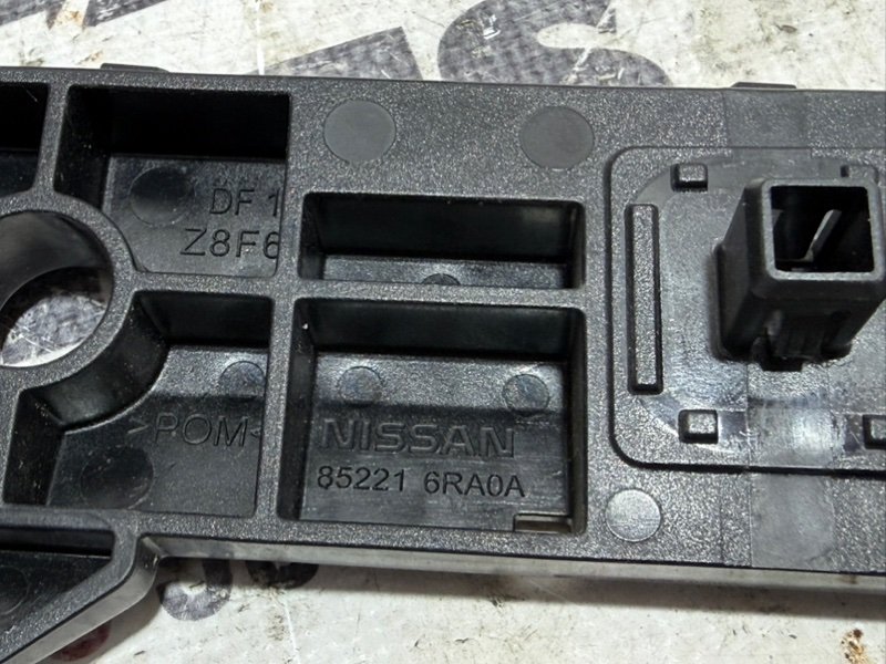 Направляющая бампера задняя левая Rogue 2021 T33 2.5