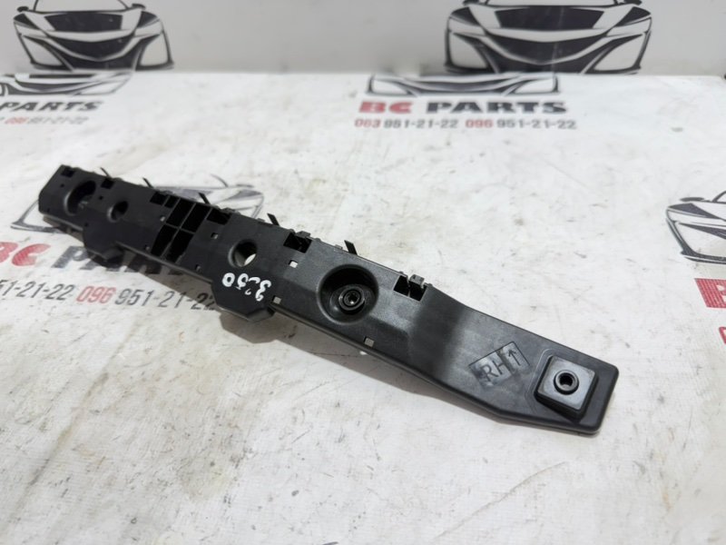 Направляющая бампера задняя правая Nissan Rogue T33 2.5