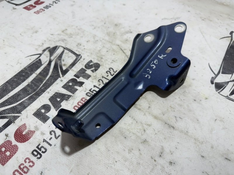 Кронштейн крыла передний правый Rogue 2021 T33 2.5 Кронштейн крыла передний правый Rogue 2021 T33 2.5
