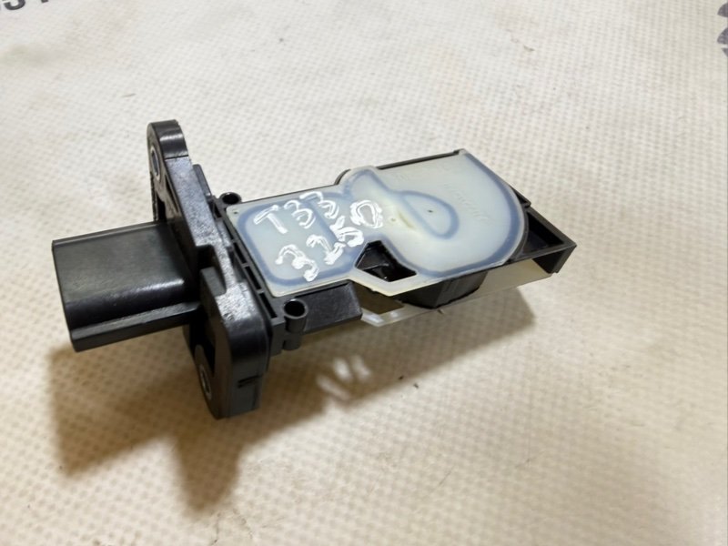 Датчик массового расхода воздуха Nissan Rogue T33 2.5