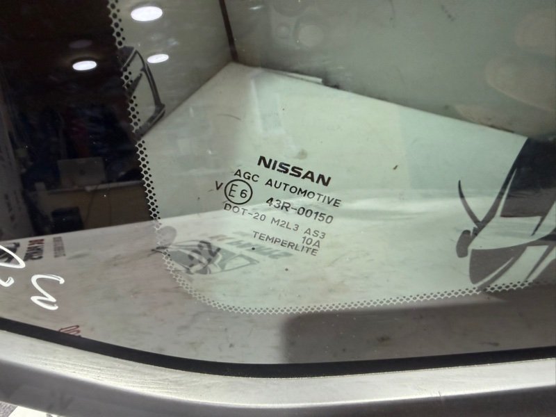 Форточка кузова задняя левая Rogue 2021 T33 2.5