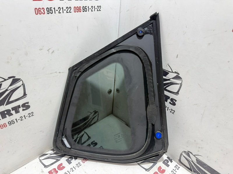 Форточка кузова задняя левая Rogue 2021 T33 2.5