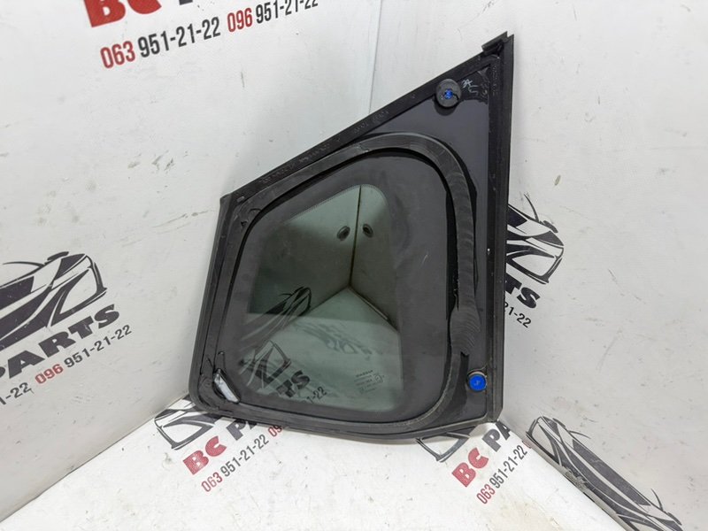 Форточка кузова задняя левая Rogue 2021 T33 2.5