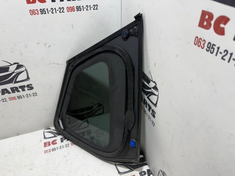 Форточка кузова задняя левая Rogue 2021 T33 2.5