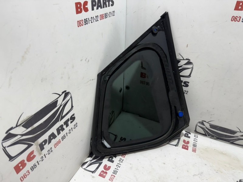 Форточка кузова задняя левая Rogue 2021 T33 2.5
