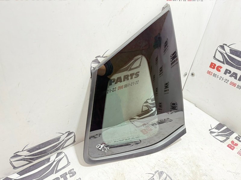 Форточка кузова задняя правая Rogue 2021 T33 2.5