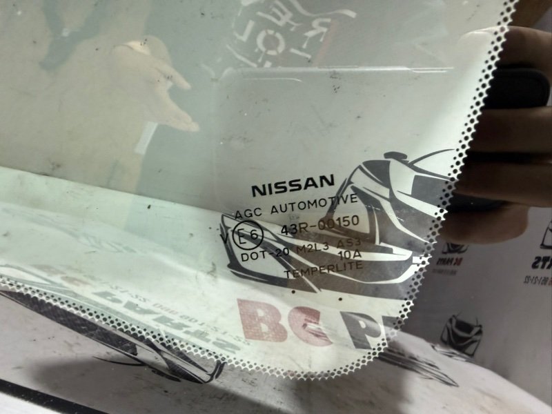 Форточка кузова задняя правая Rogue 2021 T33 2.5