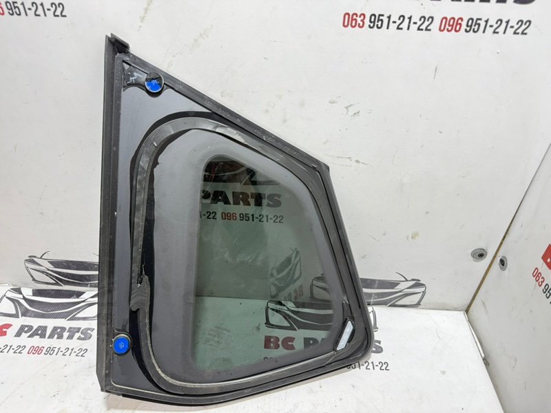 Форточка кузова задняя правая Rogue 2021 T33 2.5